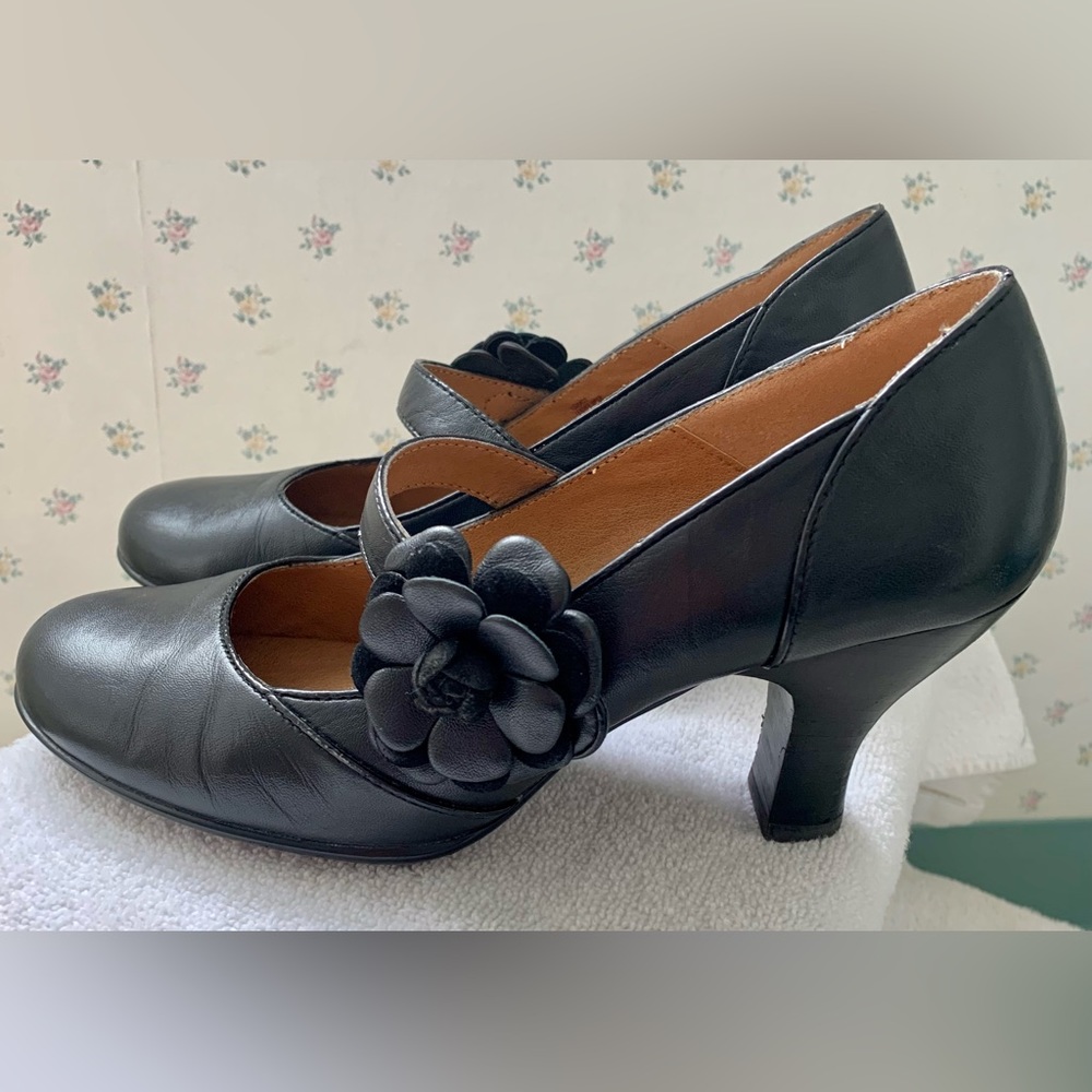Black leather Sofft Mary Jane heels